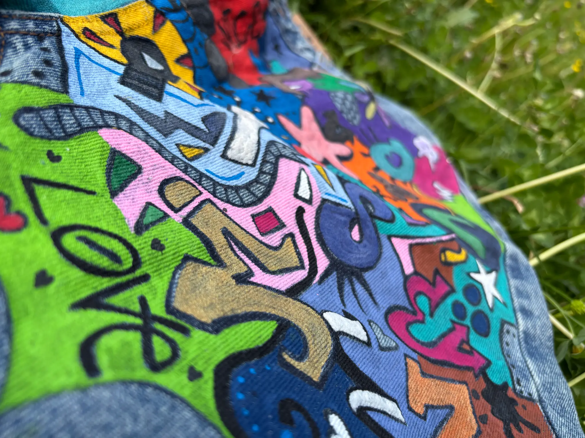 FIZNEA — Le Denim Devient Toile